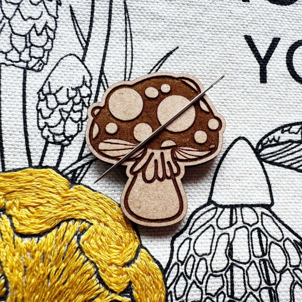 Wooden Magnetic Needle Minder
