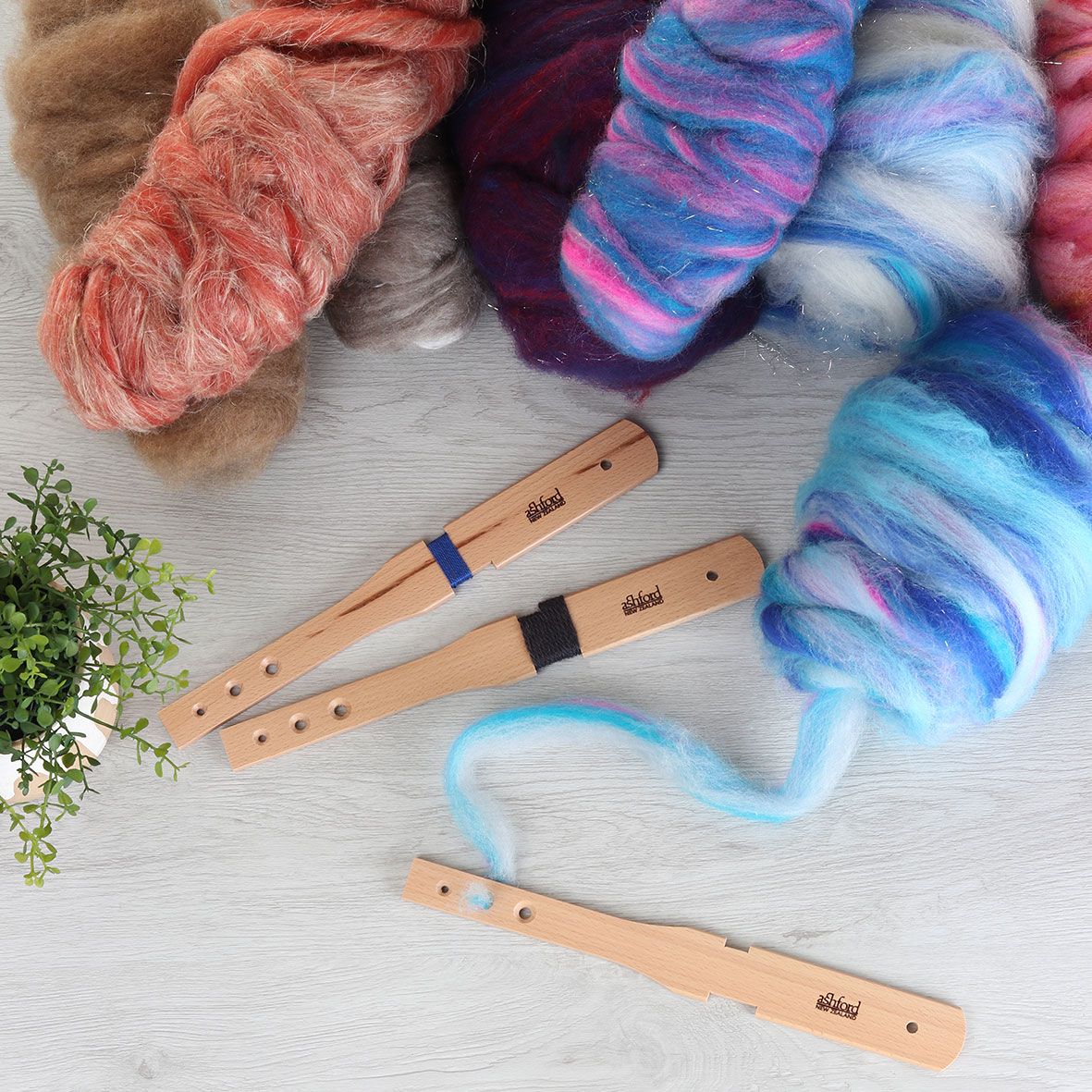 Ashford Diz Stick and Yarn Gauge